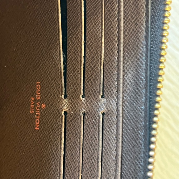 Louis Vuitton Damier Ebene Zippy Wallet - Picture 8 of 11